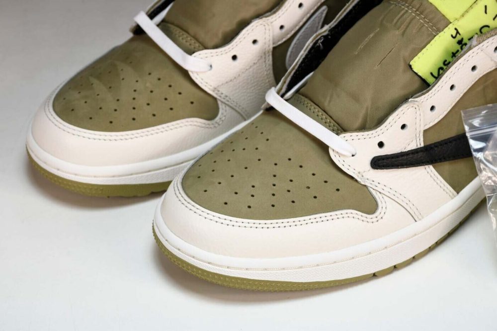 Travis Scott x AJ1 Low 'Golf' - Image 23