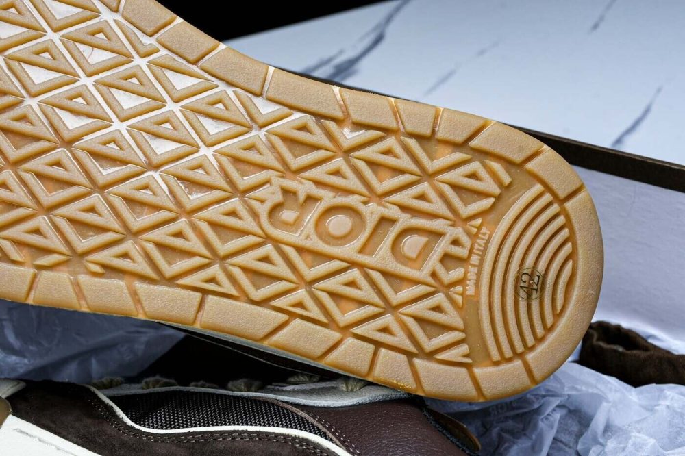Travis Scott x D1or B713 Cactus Jack 'Mocha Cream' - Image 26