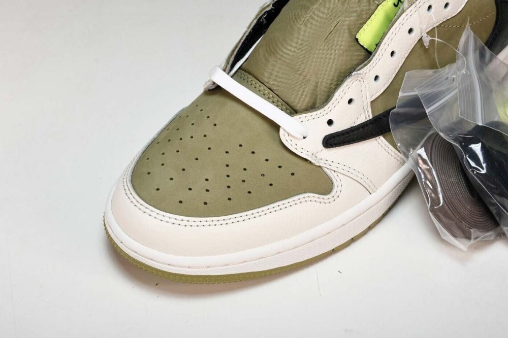 Travis Scott x AJ1 Low 'Golf' - Image 9