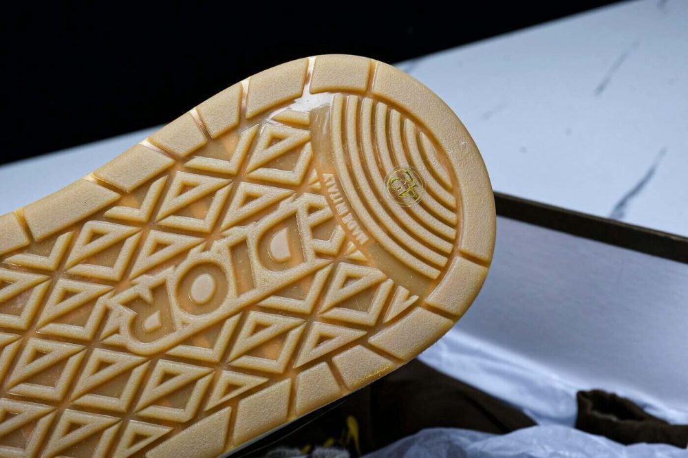 Travis Scott x D1or B713 Cactus Jack 'Mocha Cream' - Image 25